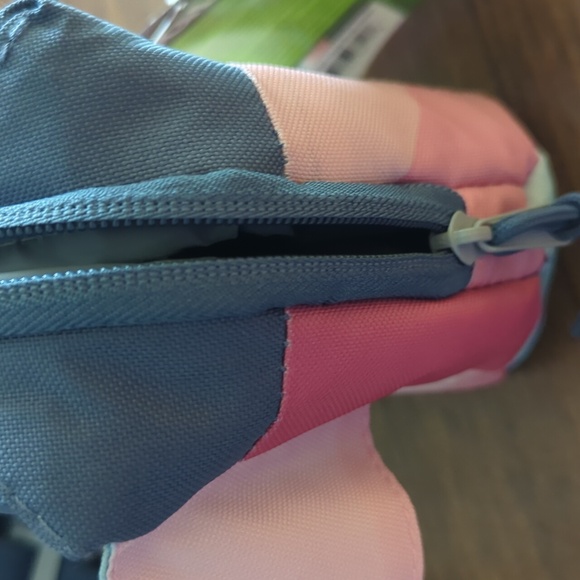 Igloo Pink and Blue Hip Pack - Picture 5 of 6